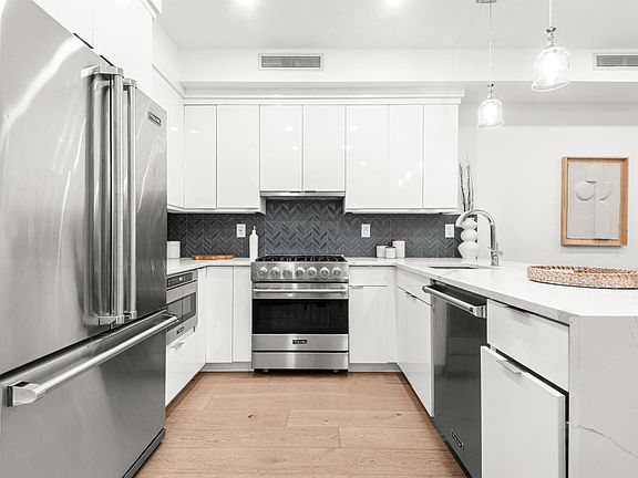 4th image of 223 Montgomery St #1