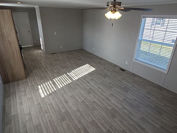 4th image of 214 Woodland Trl