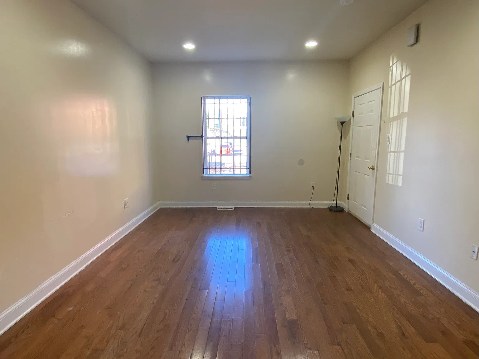 4 bed, $2,000 — Photo 1