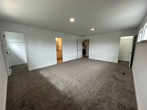 Primary with en suite