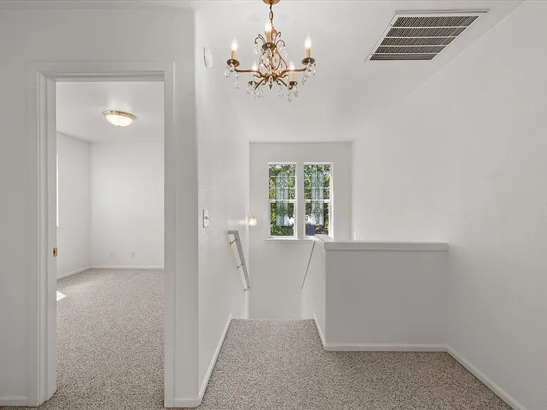 100 Jackson Creek Dr — Photo 16