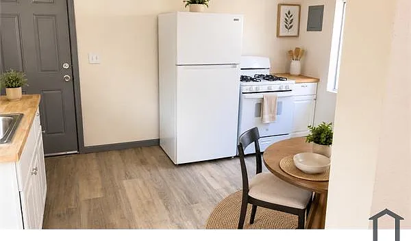 1 bed, 450 sqft, $1,300 — Photo 3
