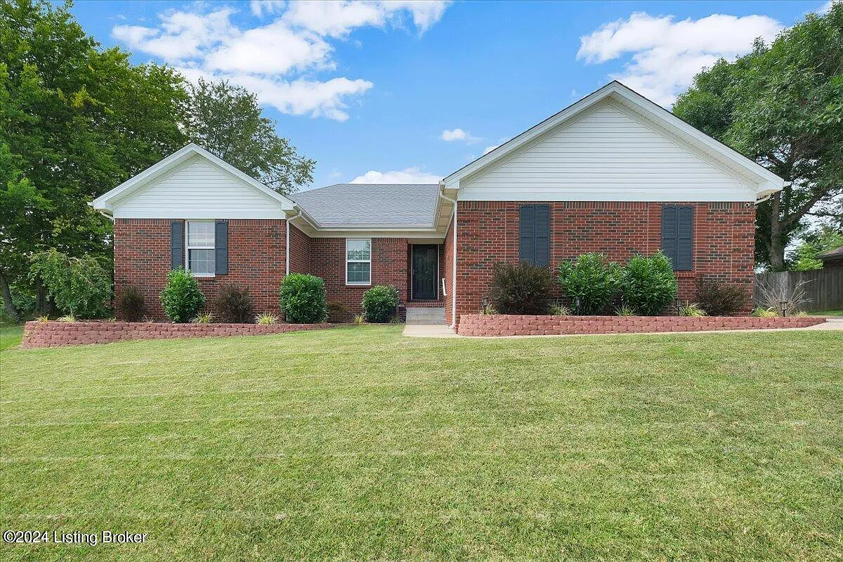 3 bed, 2.0 bath, 1600 sqft, $2,200 — Photo 1