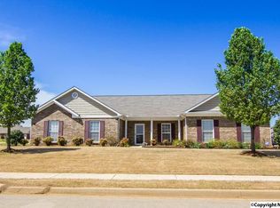 100 Creekwood Dr, Hazel Green, AL 35750