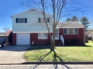 8 Bonneville Dr, Hampton, VA 23664