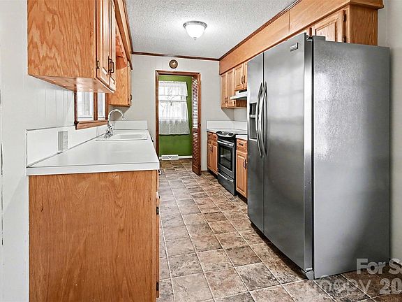 5th image of 238 Lakeview Dr