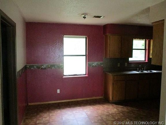 5th image of 309 E Caddo Ave