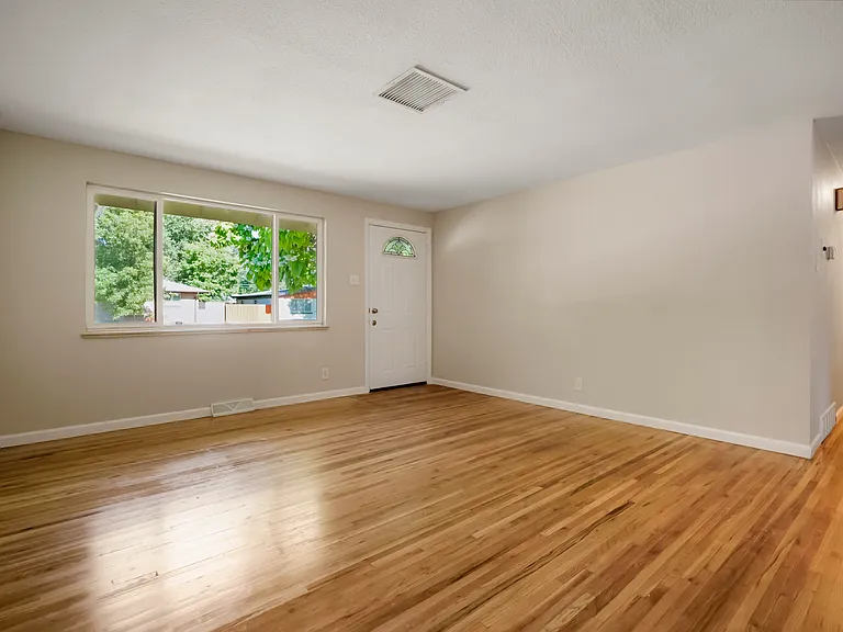 6023 Holland St — Photo 11