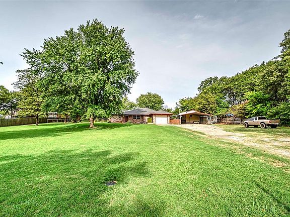 3rd image of 121 Meadow Ln