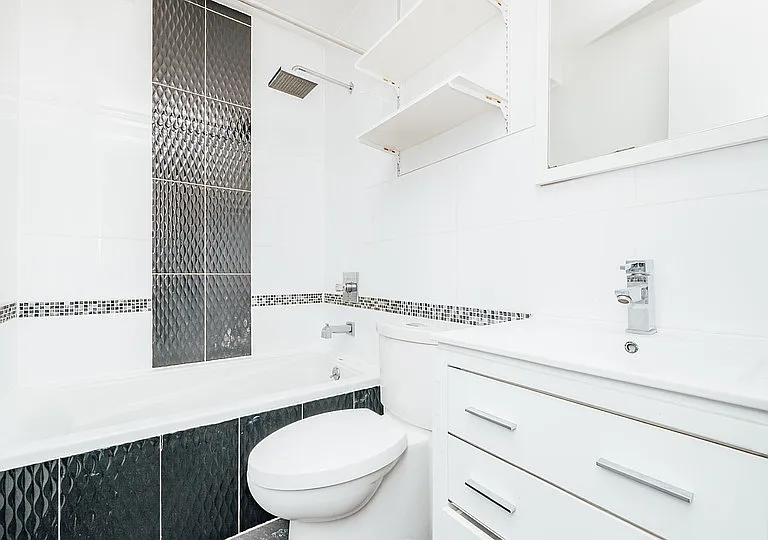 31 Montrose Ave #2M — Photo 8