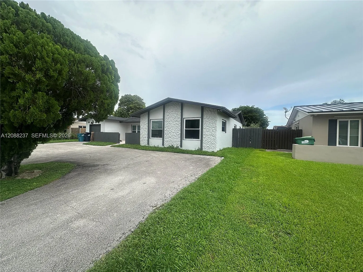 Devon-Aire Estates Sec 5 — Photo 4