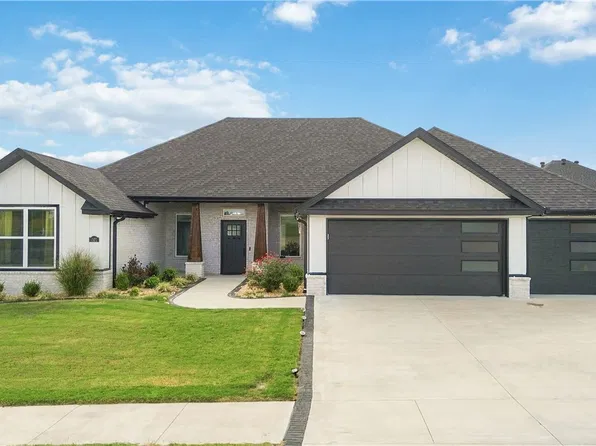 521 Morgan St, Centerton, AR 72719