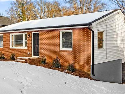 301 Lindbergh St, Winston Salem, NC, 27104