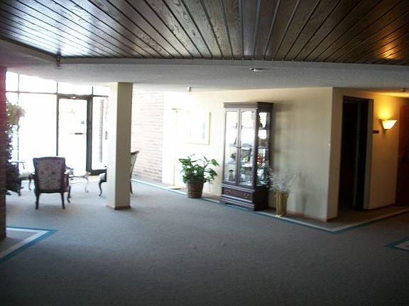 4th image of 20 Windsor Ln APT 111