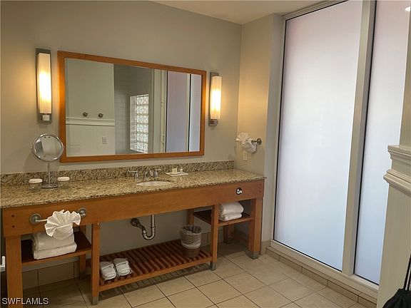 5th image of 190 Estero Blvd #707