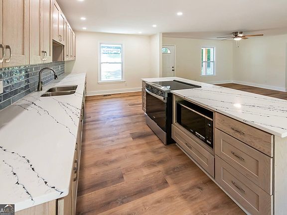 3rd image of 30 Wood Valley Cir