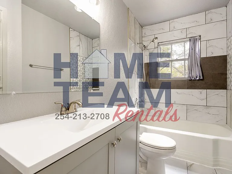 1108 Stewart St — Photo 9