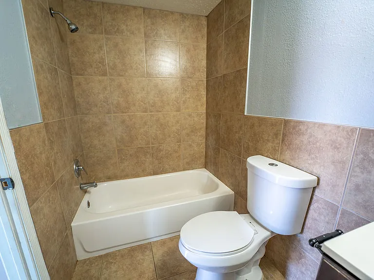 3637 E Oak St #6 — Photo 11