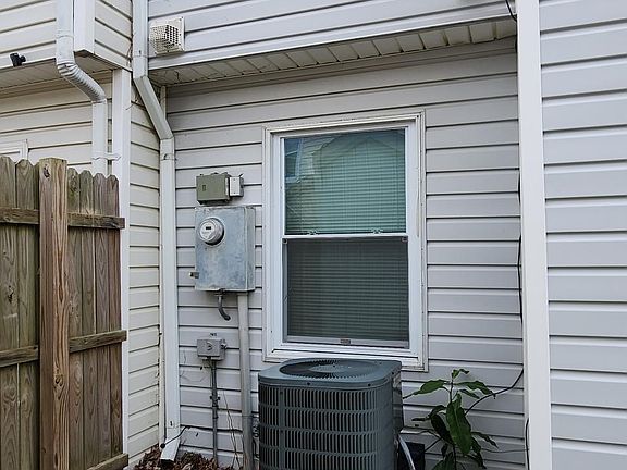 4th image of 3218 Clover Rd E