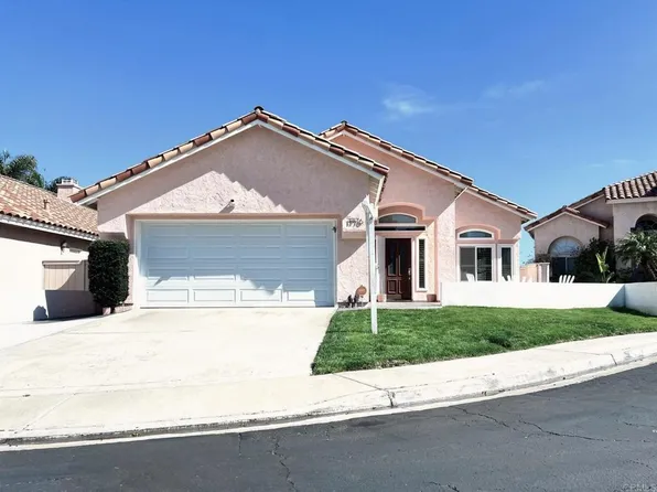 1776 Pinnacle Ct, Vista, CA 92081