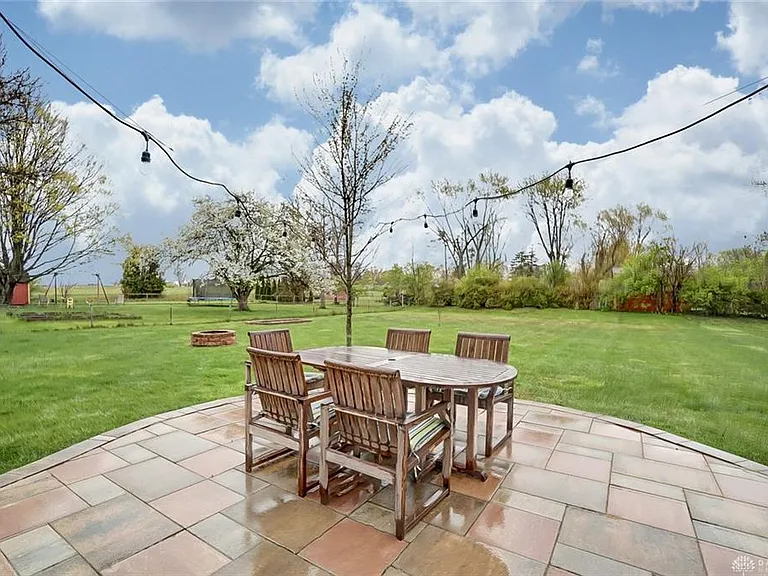 2108 N Fairfield Rd — Photo 33