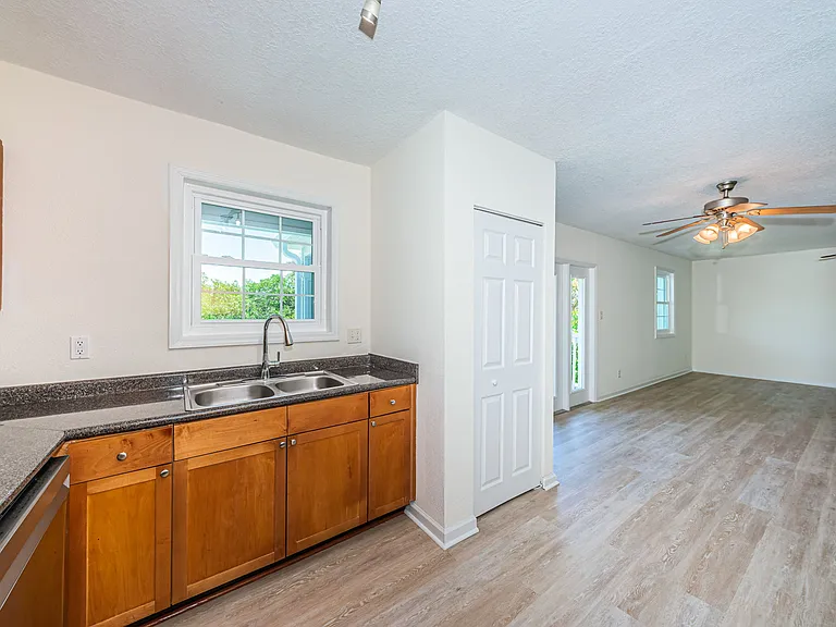 251 Pompano Dr SE #D — Photo 7