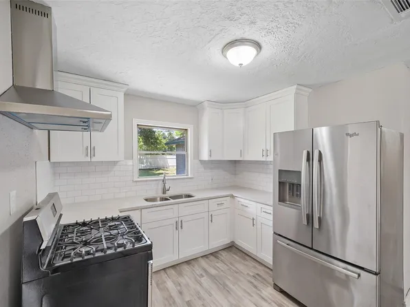 8527 Brower St, Houston, TX 77017