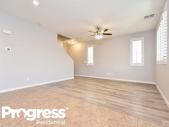 4th image of 10521 W Gilmore Ave