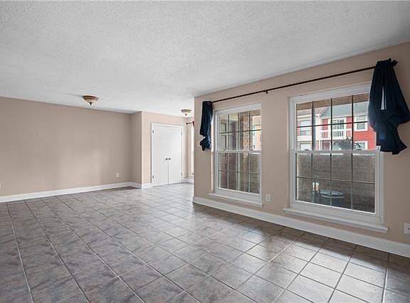 5th image of 38 Stanton Hall Dr