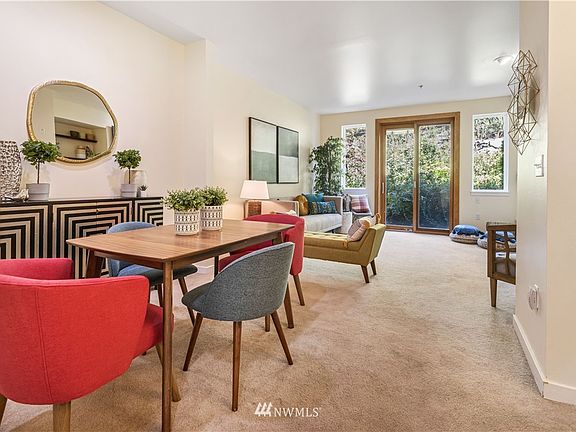 4th image of 21264 SE 42nd Ln