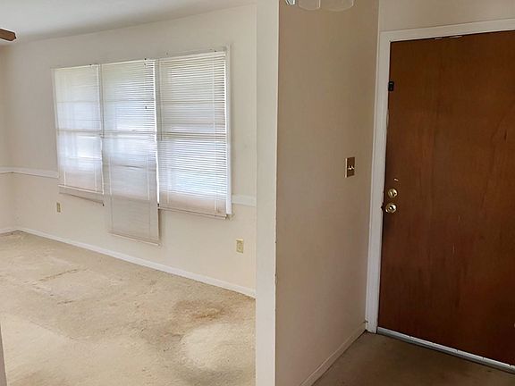 2nd image of 302 Shenandoah Dr