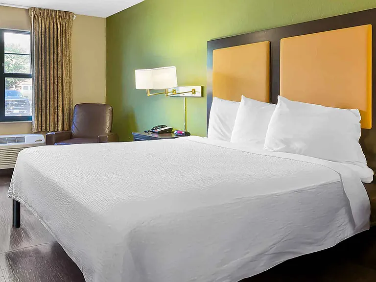 Deluxe Studio - 1 Full Bed