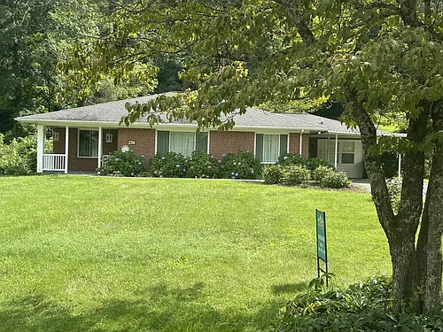 276 Meadow Dr Photo 1