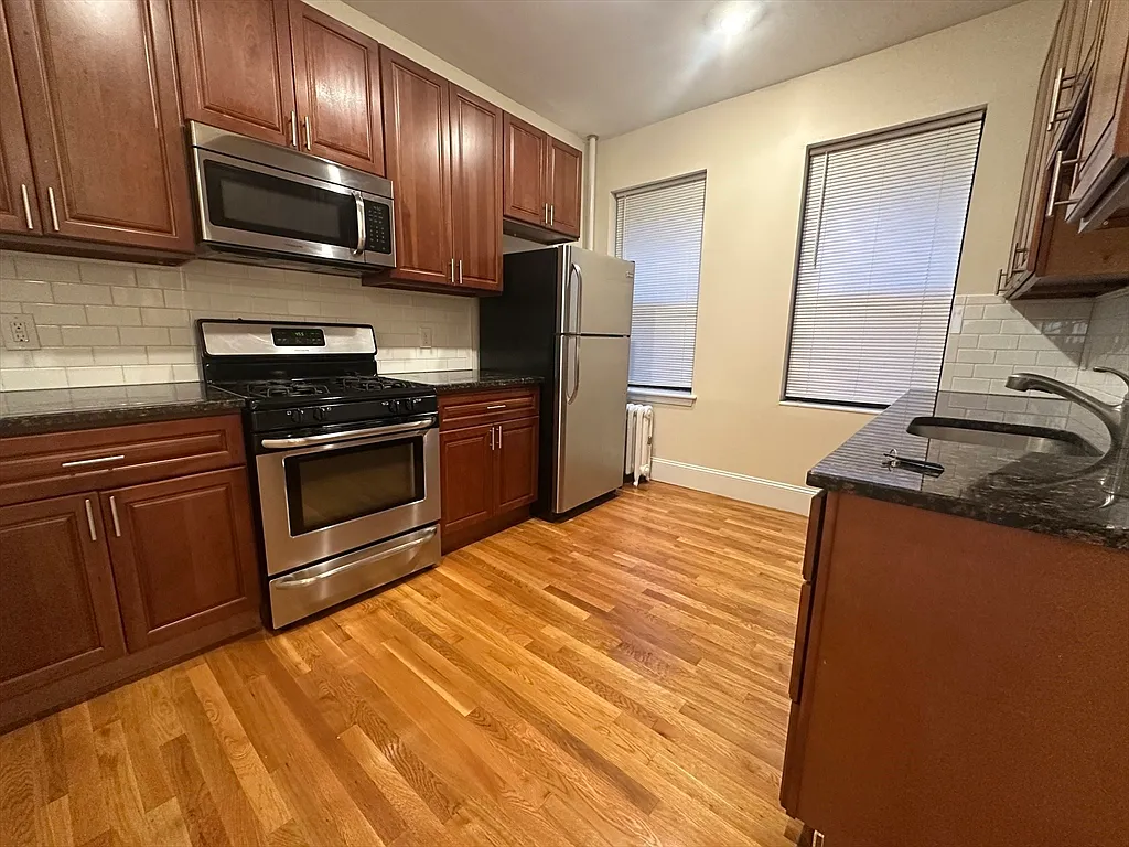 1 bed, 1.0 bath, 776 sqft, $3,200 — Photo 1