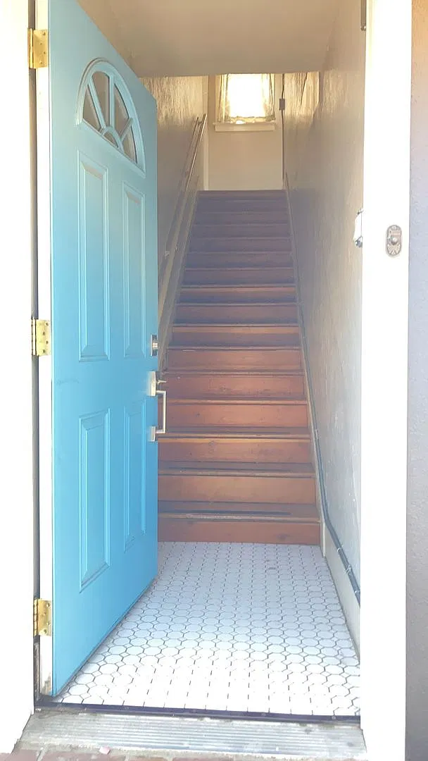 724 — Photo 2