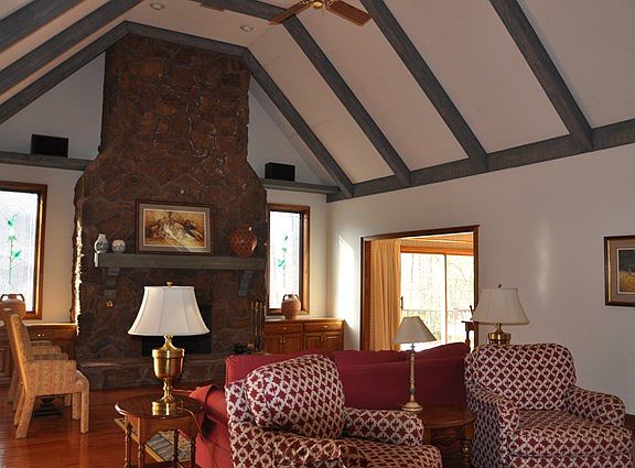 5th image of 415 Country Club Hills Dr