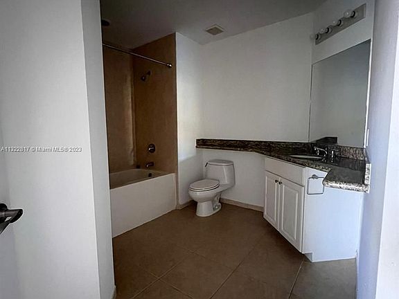 4th image of 3001 NE 185th St APT 538