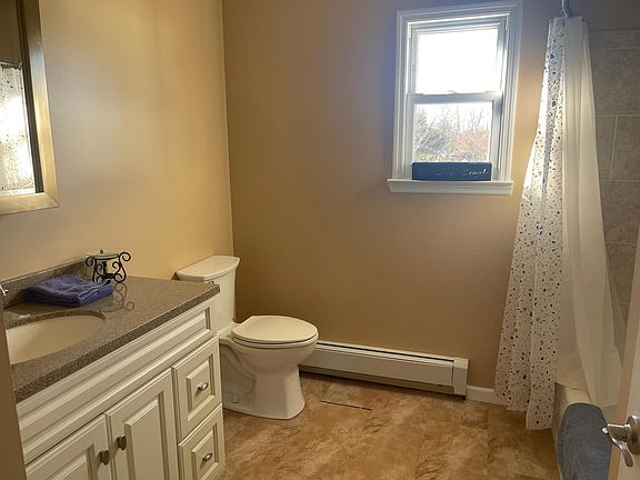 5th image of 425 Stewart Ave #2