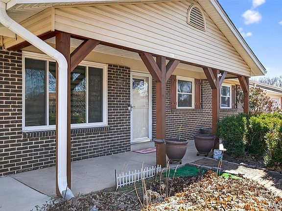 3rd image of 340 Woodbridge Dr