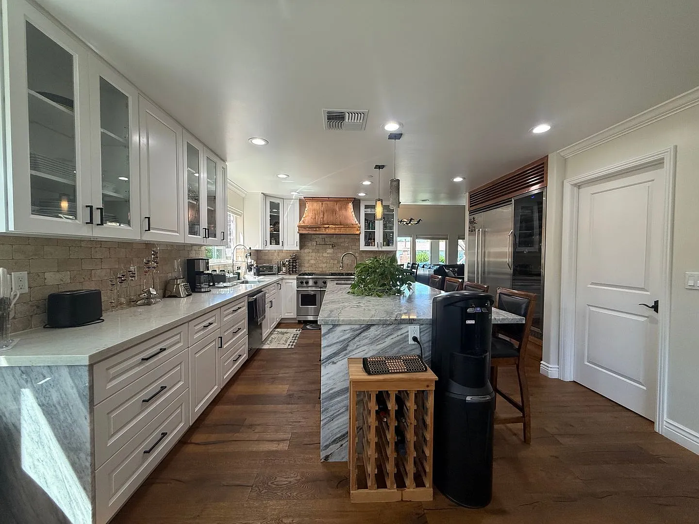Luxurious 4 bdrm 3.5 bath home w/chef's kitchen, Santa Cruz gardens — Photo 4