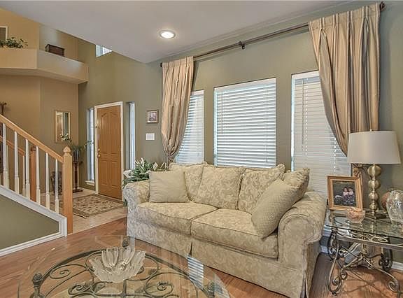 3rd image of 4801 Barberry Dr