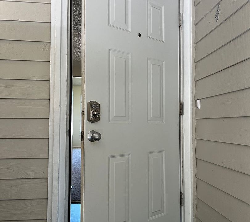 1st image of 328 91st Ave NE APT 4