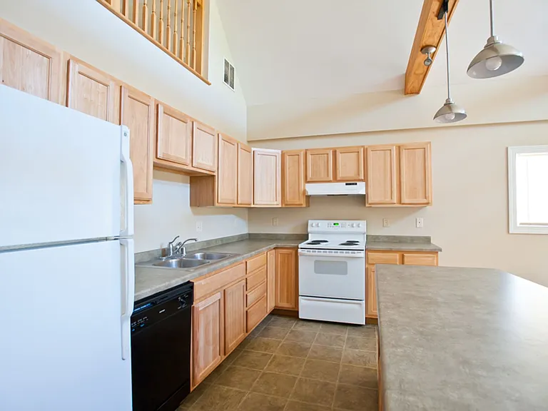 3255 N Oakland — Photo 3