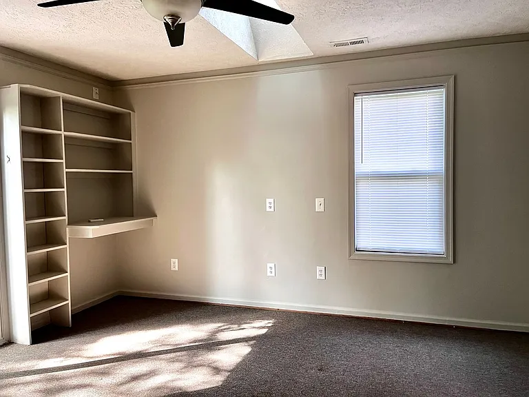 2213 Hanover St — Photo 12