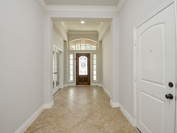 4th image of 27011 Cliff Pointe Ln