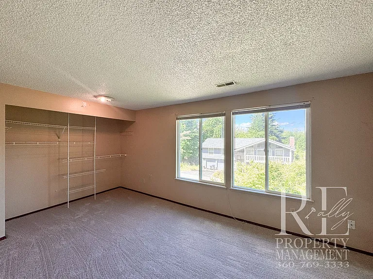 7880 Oxbow Ave NE — Photo 17