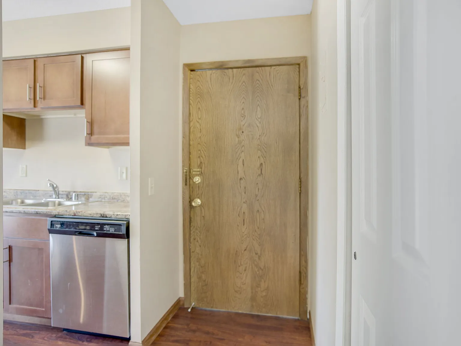 1 bed, 650 sqft, $1,150 — Photo 2