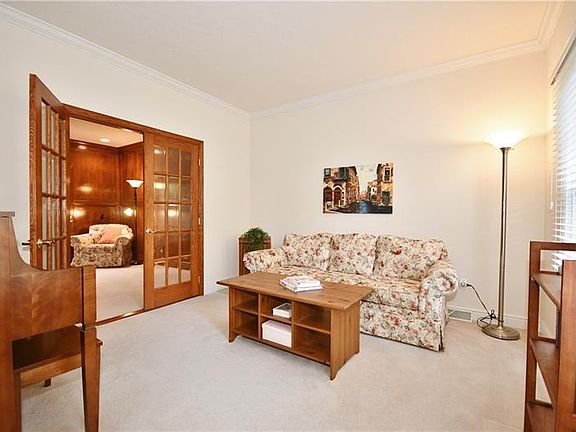 3rd image of 1526 Brimfield Dr