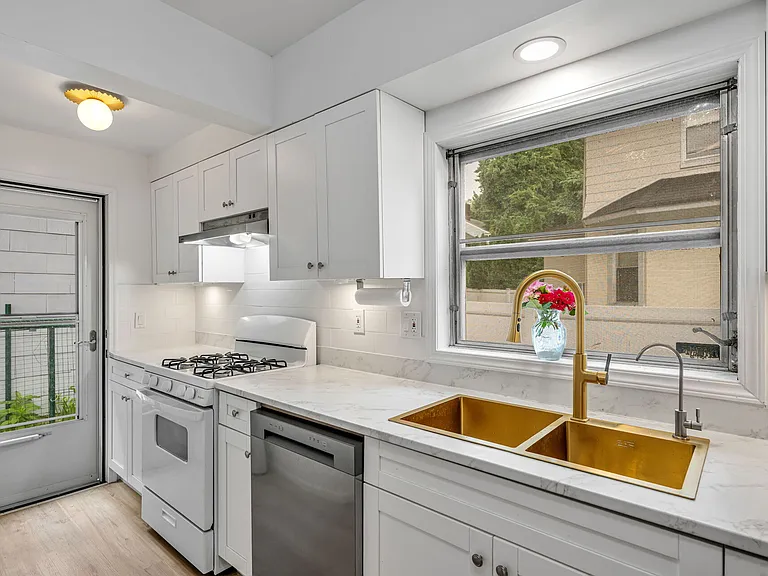 133 Highwood Ave — Photo 15