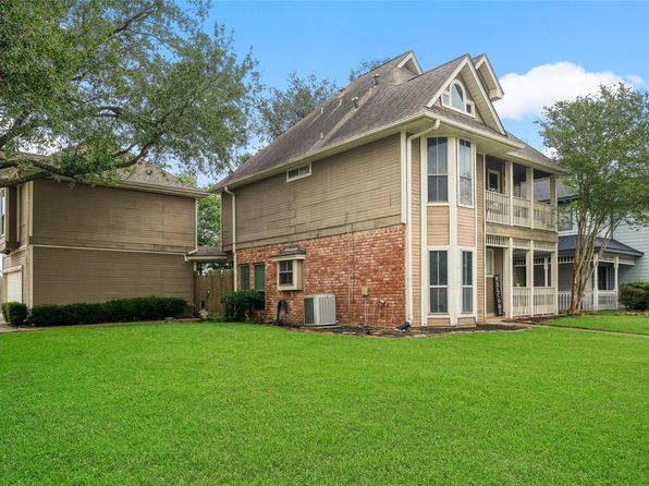 22938 Spring Willow Dr, Tomball, TX 77375
